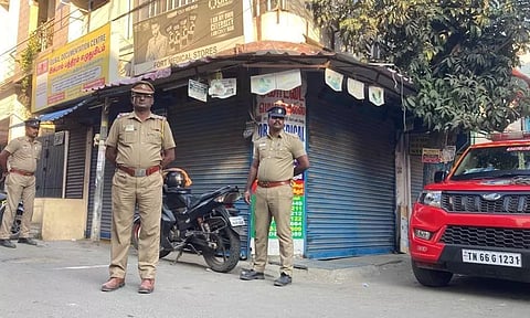 கார் குண்டுவெடிப்பு வழக்கு: கோவை உள்பட 60 இடங்களில் என்.ஐ.ஏ. அதிகாரிகள் அதிரடி சோதனை