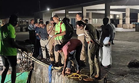 கடலில் தவறி விழுந்த மீனவரை தேடி கண்டு பிடித்த தீயணைப்பு வீரர்கள்