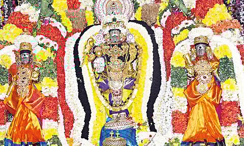 சிறப்பு அலங்காரத்தில் ஸ்ரீதேவி, பூதேவியுடன் சவுமியநாராயண பெருமாள்.