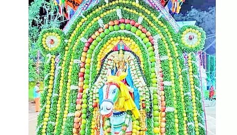 அய்யா ஆதிநாராயண வைகுண்டர் குதிரை வாகனத்தில் எழுந்தருளிய காட்சி.
