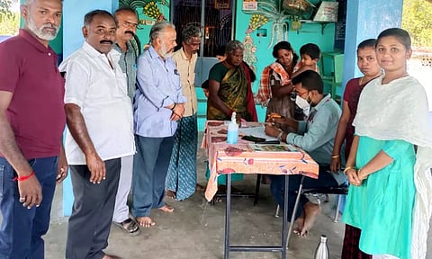 இலவச மருத்துவ முகாம் நடைபெற்றபோது எடுத்தபடம்.