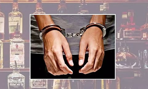 சிவகிரி அருகே மதுபாட்டில்கள் பதுக்கி விற்றவர் கைது