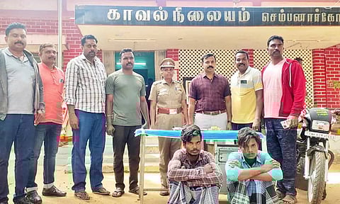 கோயில் உண்டியல் கொள்ளை வழக்கில் கைதான அண்ணன்-தம்பி.