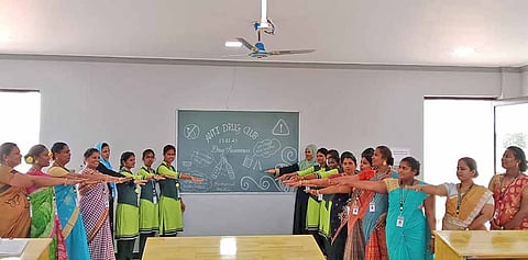 போதை பொருள் ஒழிப்பு விழிப்புணர்வு கருத்தரங்கம் நடந்த போது எடுத்த படம்