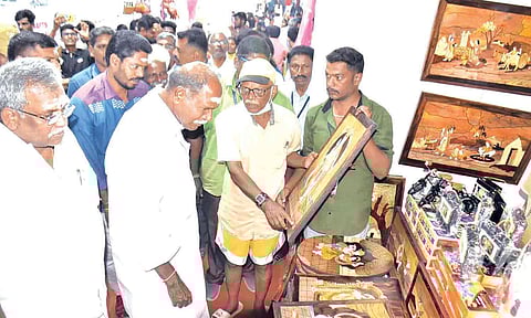 கண்காட்சியை முதல்-அமைச்சர் ரங்கசாமி திறந்து வைத்து பார்வையிட்டார். அருகில் சபாநாயகர் ஏம்பலம் செல்வம் உள்ளார்.