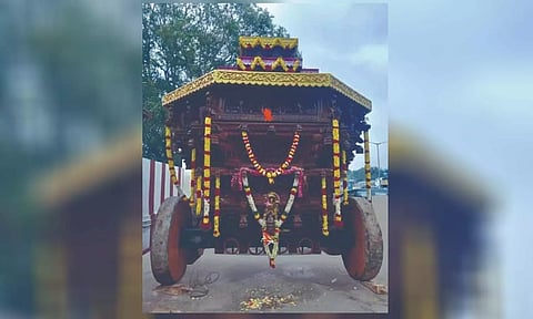 வெள்ளோட்டம் நடைபெறவுள்ள மாரியம்மன் கோவில் புதிய தேரை படத்தில் காணலாம். 