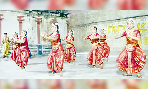 திருவாரூர் தியாகராஜர் கோவிலில் நாட்டியாஞ்சலி நிகழ்ச்சி நடைபெற்றது.