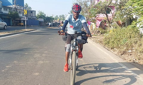 பிளாஸ்டிக் மறுசுழற்சி: ஆந்திர வாலிபர் 50 ஆயிரம் கிலோ மீட்டர் விழிப்புணர்வு சைக்கிள் பயணம்