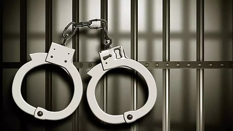 மது விற்பனை செய்த 3 பெண்கள் உள்பட 26 பேர் கைது