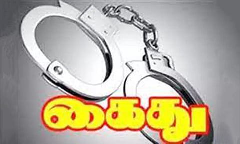 பெட்ரோல் பங்க் ஊழியருக்கு கத்தி குத்து; வாலிபர் கைது