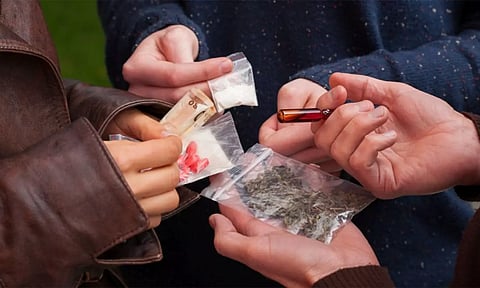 மாணவர்களிடம் அதிகரிக்கும் போதை மாத்திரைகள் புழக்கம்
