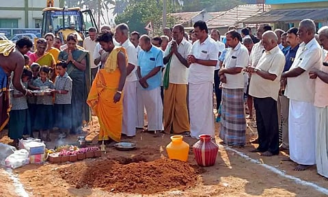 பல்லடம் அருகே அரசு பள்ளிக்கு புதிய கட்டிடம் கட்ட பூமி பூஜை