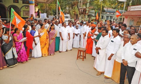 ஆர்ப்பாட்டத்தில் ஈடுபட்ட பாரதிய ஜனதாவினர் 