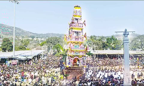 மலை மாதேஸ்வரா கோவிலில் தேரோட்டம்: திரளான பக்தர்கள் சாமி தரிசனம்