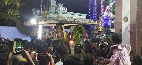 செல்லாண்டியம்மன், மாரியம்மன் கோவிலில் கம்பம் நடும் விழா