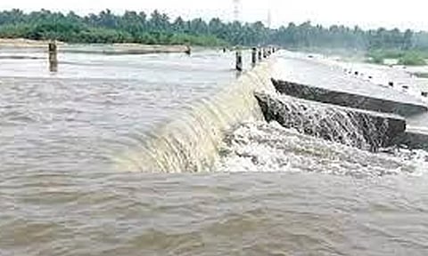காஞ்சிபுரம் அருகே வெள்ளத்தில் சேதம் அடைந்த பாலாற்று தரைப்பாலம்- ரூ.4 கோடியில் சீரமைப்பு