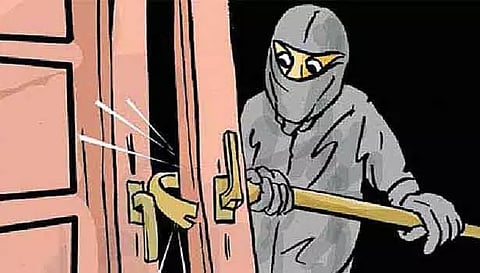 தஞ்சையில் ஆசிரியர் வீட்டின் கதவை உடைத்துநகை- பணம் திருட்டு