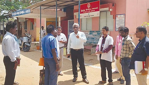 சுகாதார நிலையத்தில் சுகாதாரத்துறை இயக்குநர் செல்வவிநாயகம் ஆய்வு செய்தார்.