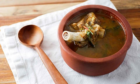 உடலுக்கு வலிமை தரும் காரசாரமான நல்லி எலும்பு ரசம்