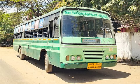 ஜப்தி செய்யப்பட்ட அரசு பஸ்.