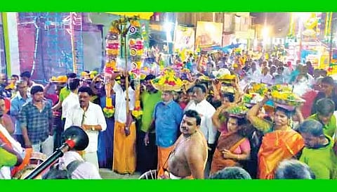 முனியாண்டி கோவில் திருவிழாவில் திரளான பக்தர்கள் வழிபாடு