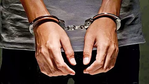 லாட்டரி சீட்டு விற்றவர் கைது