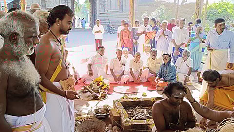 அகரம்சீகூர் அருகே அபராதரட்சகர் கோவிலில் கொடியேற்றம்