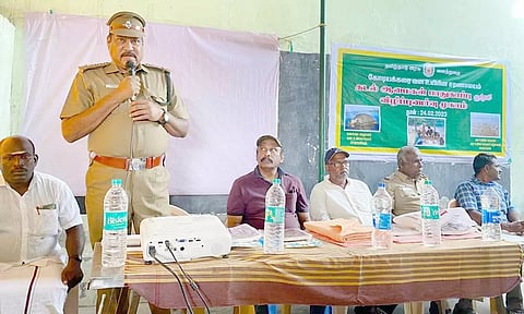 கூட்டத்தில் கோடியக்கரை வனச்சரகர் அயூப் கான் பேசினார்.
