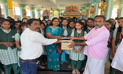 பொது தேர்வு எழுதும் 1000 மாணவ-மாணவிகளுக்கு சிறப்பு பூஜை