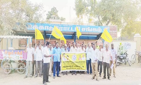 சாலை பணியாளர்கள் ஆர்ப்பாட்டம்