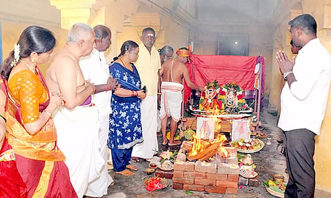 கோவிலில் பாலாலயம் நடைபெற்றது.