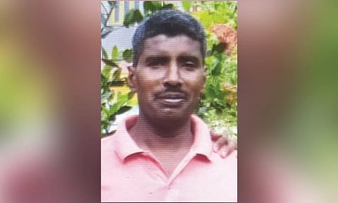 தேவகோட்டையில் விபத்து ஓய்வுபெற்ற ராணுவ வீரர் கார் மோதி பலி- மகள் கண் முன்னே பரிதாபம்