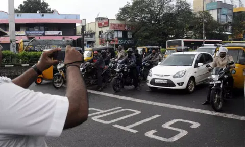 சென்னை போக்குவரத்து போலீசார் அதிரடி: 'ஸ்டாப்லைன்' கோட்டை தாண்டினால் ரூ.500 அபராதம்