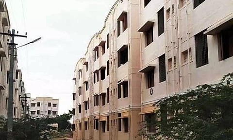 காலியாக கிடக்கும் அடுக்குமாடி குடியிருப்புகள்