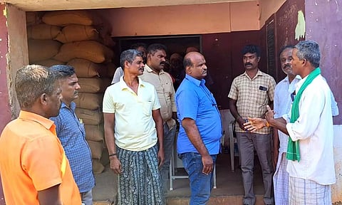 குடிமை வழங்கல் குற்றப் புலனாய்வுத் துறை அதிகாரிகள் ஆய்வு மேற்கொண்டபோது எடுத்த படம்.