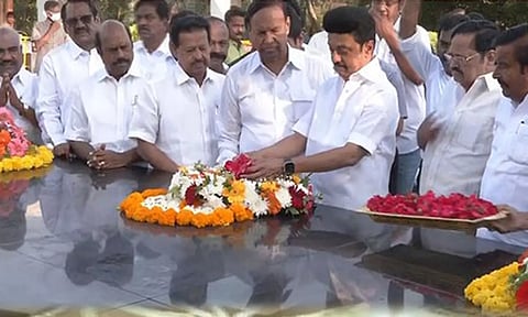 70-வது பிறந்தநாள்: அண்ணா, கலைஞர் கருணாநிதி நினைவிடங்களில் முதலமைச்சர் மு.க.ஸ்டாலின் மரியாதை