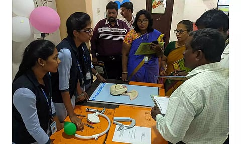 கிருமாம்பாக்கம் அலைடு ஹெல்த் சயின்ஸ் கல்லூரியில் அறிவியல் கண்காட்சி நடந்த போது எடுத்த படம்.