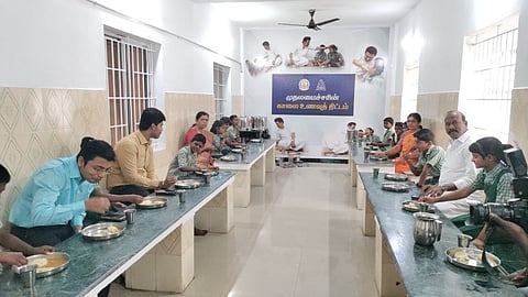 கோவையில் மாநகராட்சி பள்ளி மாணவர்களுடன் காலை உணவு சாப்பிட்ட கலெக்டர், கமிஷனர்