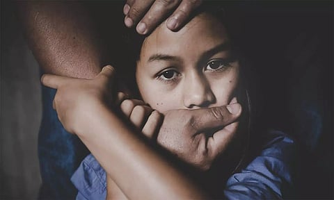 குழந்தைகள் பாலியல் ரீதியான தொல்லைகளை சந்திக்கிறார்கள் என்பதை அறிந்து கொள்வது எப்படி?