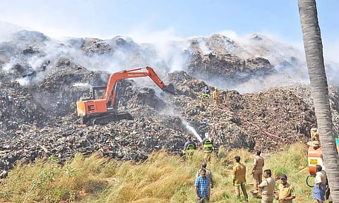 வலம்புரிவிளை குப்பை கிடங்கில் 3-வது நாளாக தீயணைக்கும் பணி நடைபெற்றபோது எடுத்த படம்.