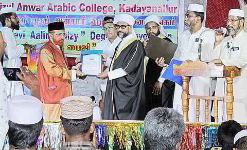 பட்டமளிப்பு விழா நடந்தபோது எடுத்த படம்.