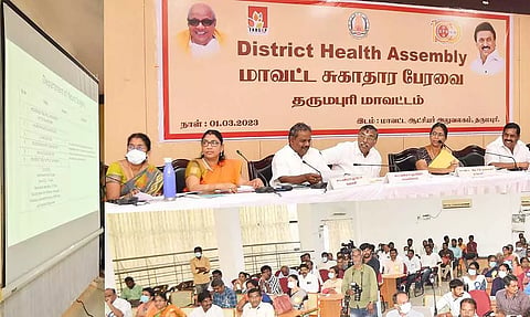 தருமபுரி மாவட்ட கலெக்டர் அலுவலக கூடுதல் கூட்டரங்கில் பொது சுகாதாரம் மற்றும் நோய் தடுப்பு மருந்துத்துறையின் சார்பில் தருமபுரி மாவட்ட சுகாதார பேரவை மாவட்ட கலெக்டர் சாந்தி தலைமையில் நடைபெற்றது. 