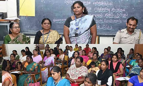 தன்னார்வ ஆசிரியர்களுக்கு திறன் பயிற்சி வழங்ப்பட்ட காட்சி. 