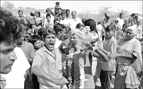 பெண்ணாடத்தில் அங்காளபரமேஸ்வரி அம்மன் கோவிலில் மயானக்கொள்ளை