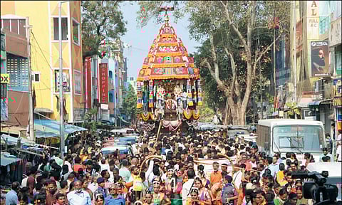 தேரோட்டம் நடைபெற்ற போது எடுத்த படம்.