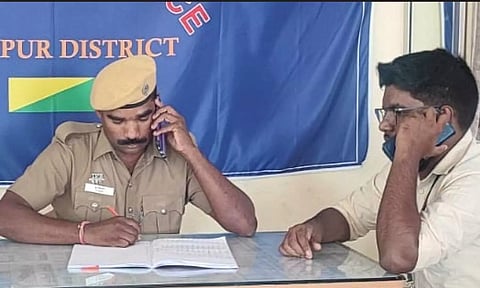 கட்டுப்பாட்டு அறைக்கு வந்த அைழப்புகளுக்கு போலீசார் விளக்கம் அளிக்கும் காட்சி.