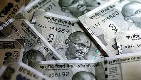 தேர்தல் அதிகாரிகள் ஆட்டோவை தடுத்து நிறுத்திய போது ரூ.88 ஆயிரத்தை நடுரோட்டில் வீசி சென்ற கும்பல்