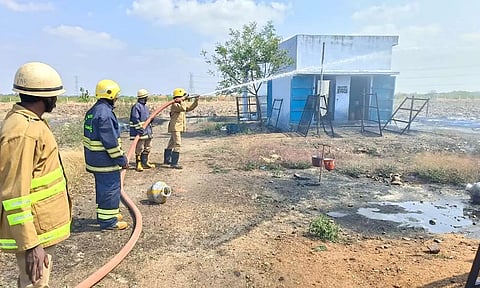 வெடிவிபத்து நடந்த பட்டாசு ஆலையில் தீயணைப்பு வீரர்கள் தீயை அணைத்தபோது எடுத்த படம்.