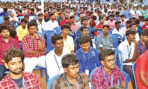 விழாவில் கலந்து கொண்ட மாணவர்களை படத்தில் காணலாம்.