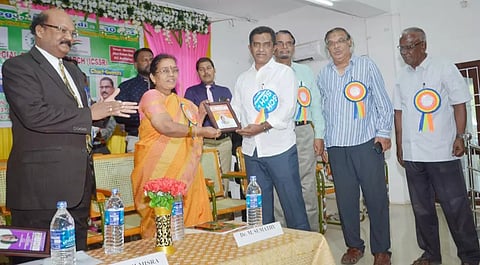 கருத்தரங்கில் பங்கேற்றவர்கள்.